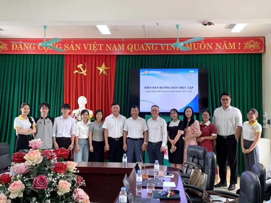Diễn đàn tập huấn thực tập cho sinh viên K25 ngành Ngôn ngữ Anh